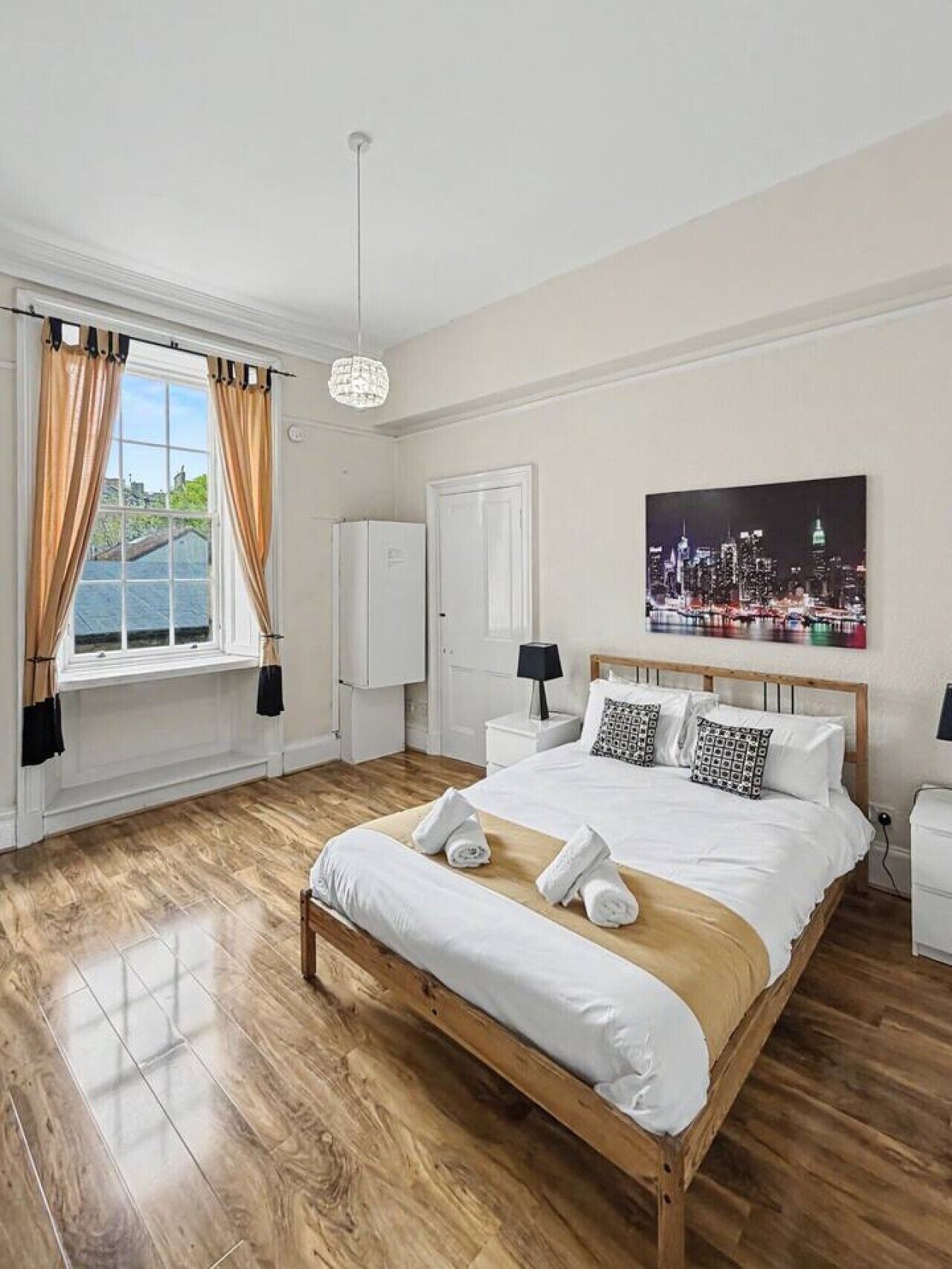 Iron/ironing board, WiFi, bed sheets