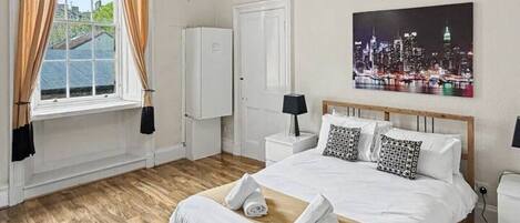 Iron/ironing board, WiFi, bed sheets