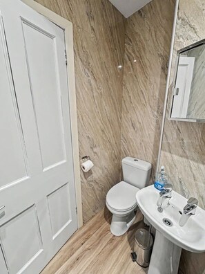 Hair dryer - 2 Bed Flat in Central Edinburgh (Edinburgh)
