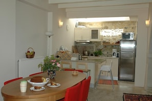Fridge, microwave, oven, dishwasher - Villa Verde Petra - Three Bedroom Villa, Sleeps 6 (Armeni)