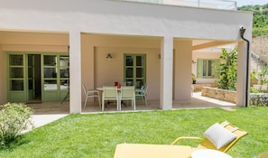 Outdoor dining - Villa Verde Petra - Three Bedroom Villa, Sleeps 6 (Armeni)