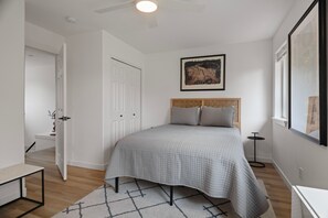 3 bedrooms, desk, iron/ironing board, travel cot
