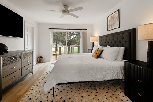Eagle Crest Golf Views & Amenities, 1 Pet Free