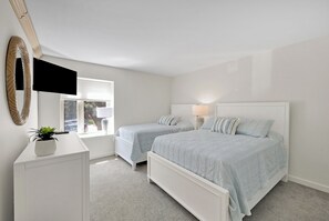 Room - Steps to the beach and Salty Dog! 2 BR/2Bath Bluff Villa with all new furniture! (Hilton Head Island)