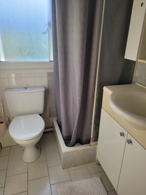Bathroom - Vrbo Property (Sète)