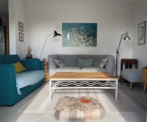 Televisión, mesa de ping pong