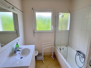 Ducha, secador de pelo, papel higiénico