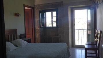 5 bedrooms, WiFi, bed sheets