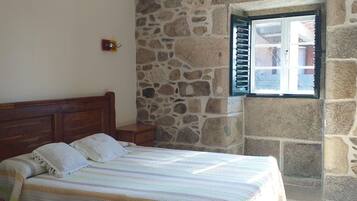 5 bedrooms, WiFi, bed sheets