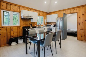 Private kitchen - 3-Bedroom Cottage #1 (Nobel)