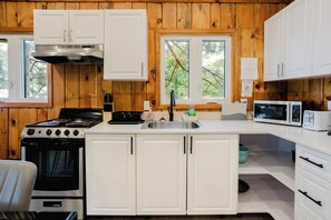 Private kitchen - 3-Bedroom Cottage #1 (Nobel)
