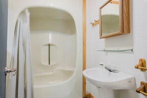 Bathroom - 3-Bedroom Cottage #1 (Nobel)