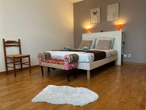 3 室のベッドルーム、アイロン / アイロン台、WiFi、ベッドシーツ