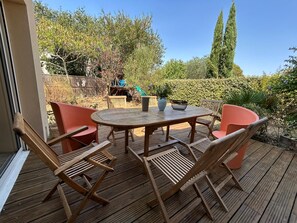 Outdoor dining - Vrbo Property (Beauzelle)