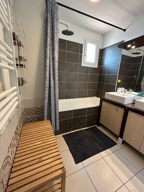 Bathroom - Vrbo Property (Beauzelle)