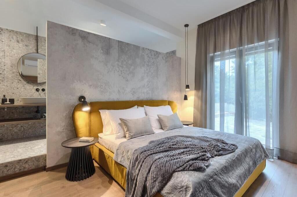 7 chambres, fer et planche à repasser, Wi-Fi, draps fournis