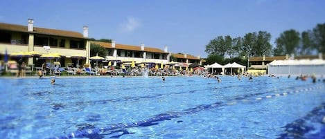 Alberca al aire libre por temporada