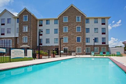 Spacious Queen Suite | Free Daily Breakfast