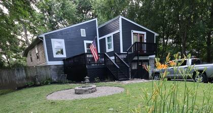 Hidden Riverfront Gem - Noblesville - Sleeps 6