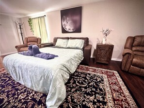 2 slaapkamers, een strijkplank/strijkijzer, gratis wifi, beddengoed