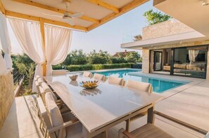 Outdoor dining - Villa Santa Barbara (Privlaka)
