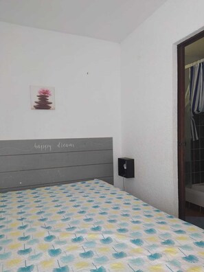 Room - Vrbo Property (Le Barcarès)
