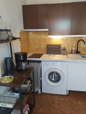 Private kitchen - Vrbo Property (Le Barcarès)