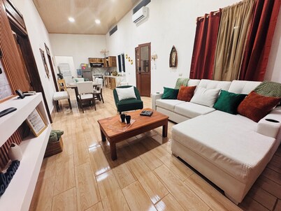 Fabulous 2-bedroom house in El Estor perfect for relaxing stays
