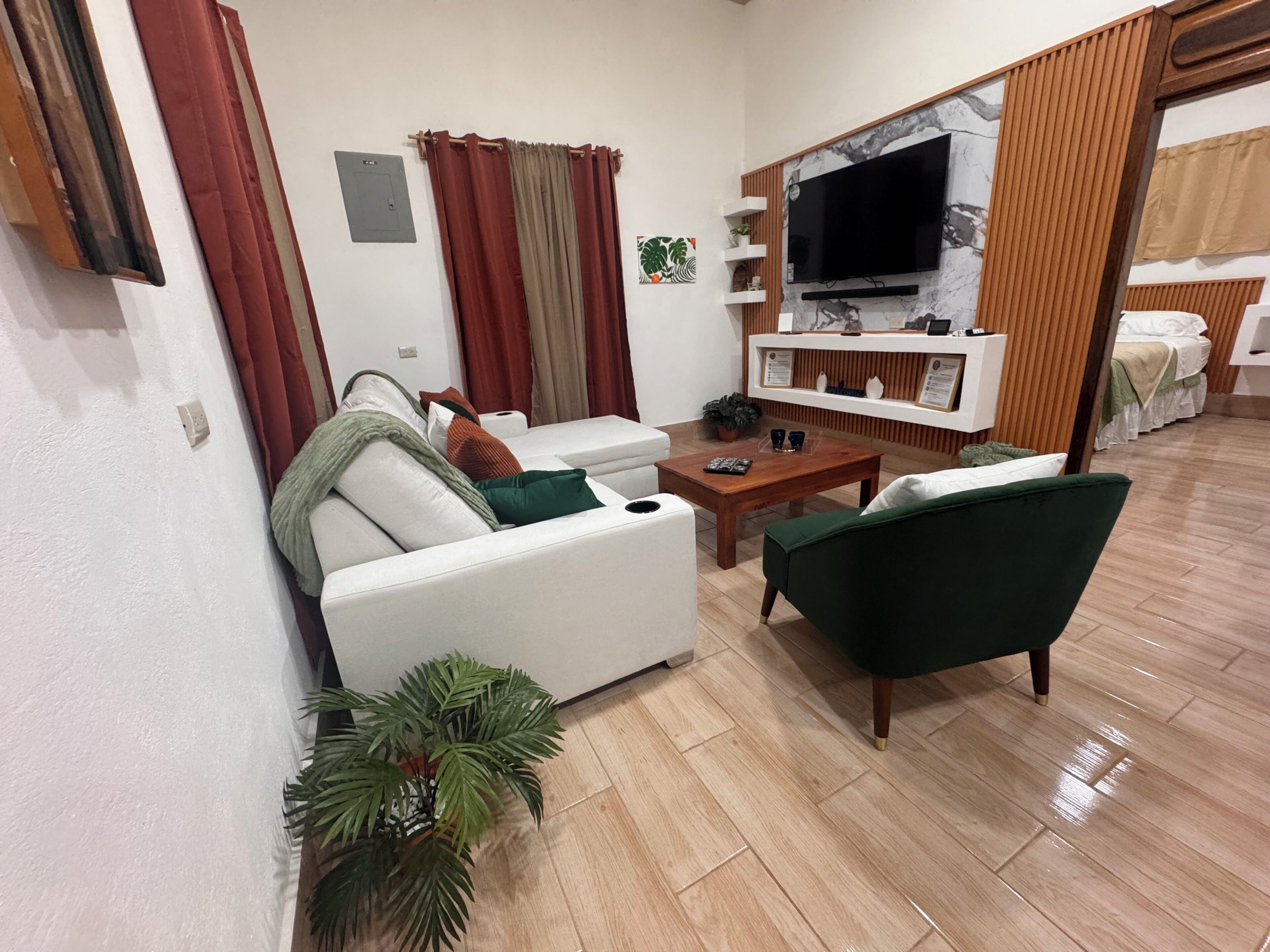 2 chambres, fer et planche à repasser, Wi-Fi, draps fournis