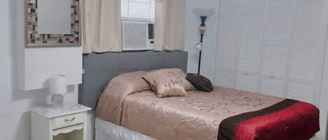 1 bedroom, bed sheets