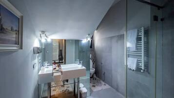 Loft, 2 Bedrooms | Bathroom