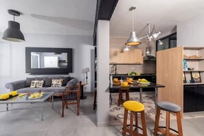 Loft, 2 kamar tidur | Ruang makan