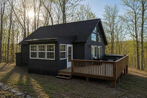 Exterior - Cozy Cabin w/ Hot Tub, Fire Pit & Loft Getaway (Berkeley Springs)