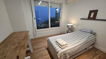 3 quartos, ferros/tábuas de passar roupa, Wi-Fi, roupa de cama