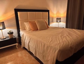 1 bedroom, WiFi, bed sheets - Apartment for 4, not in the city center, 20 minutes from the beach and the airport (Faro)