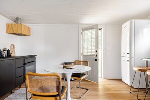 Dining - Close to Downtown — The Cozy Bungalow (Austin)