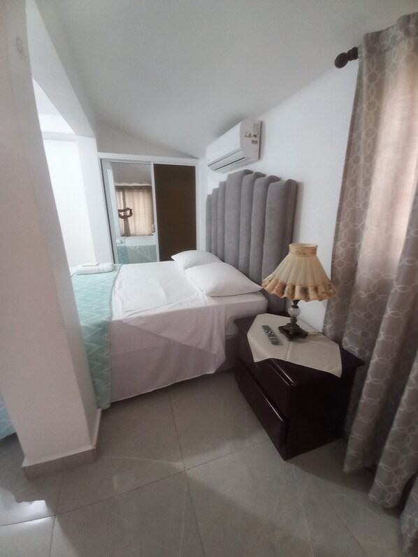 Room - Apartment near the Monumento. 35 m2. Newly renovated with lots of new equipment. (Santiago de los Caballeros)