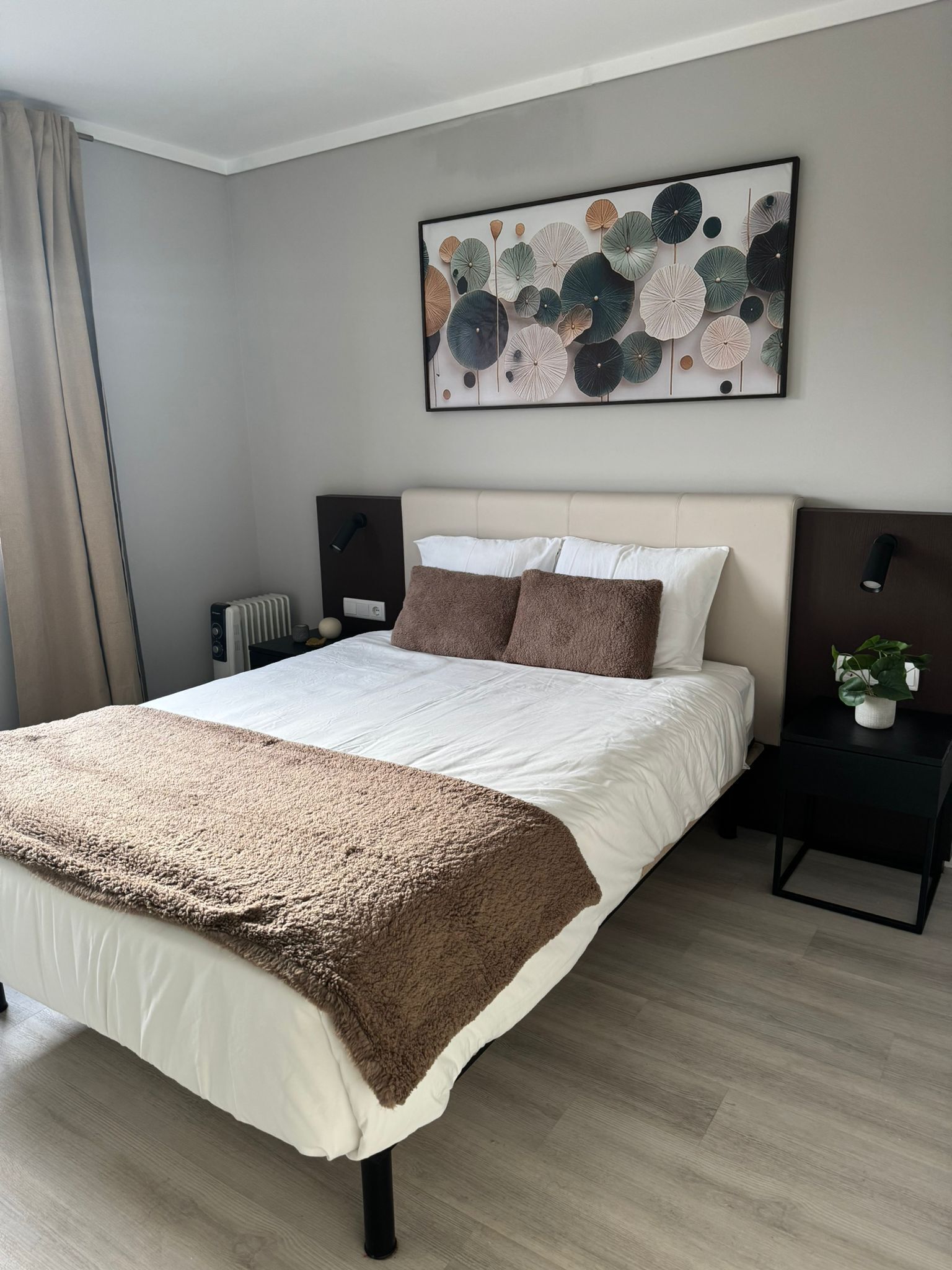 Iron/ironing board, travel cot, free WiFi, bed sheets