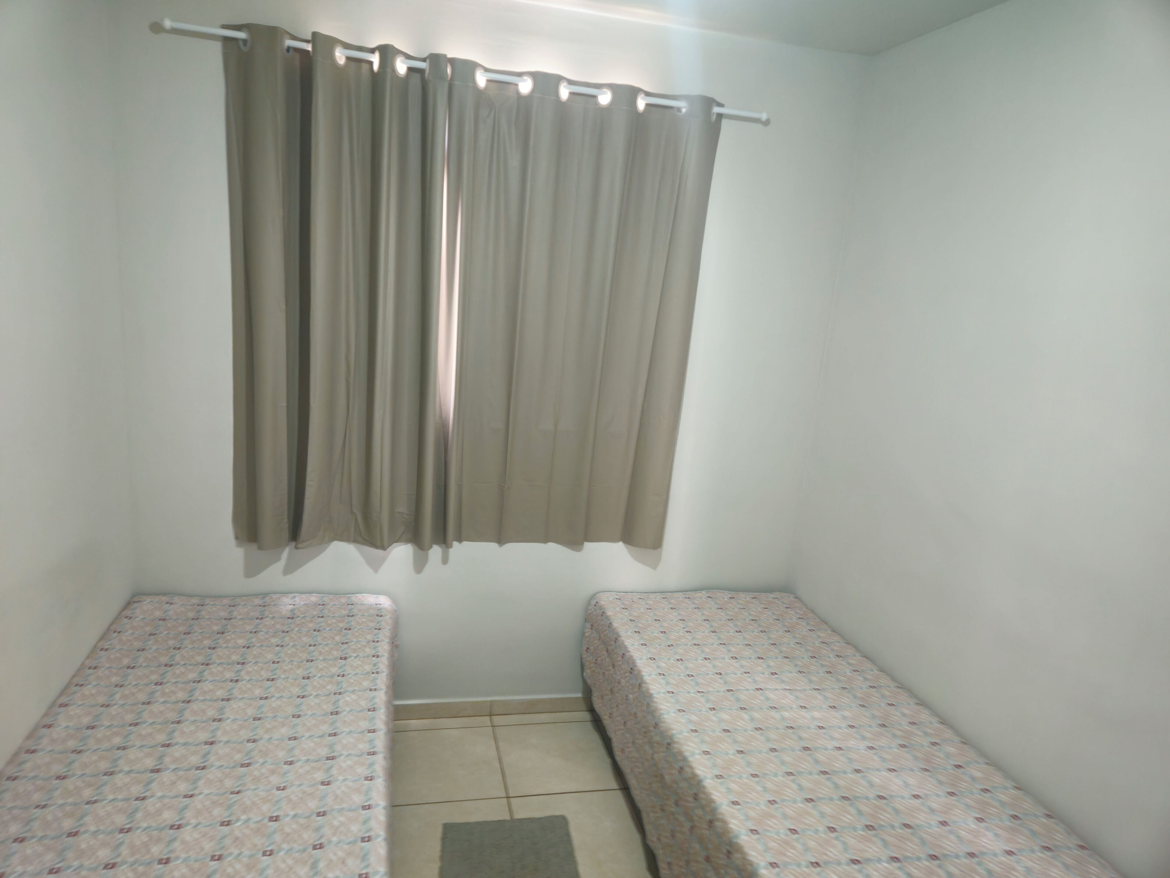 2 多间卧室、熨斗/熨衣板、免费 WiFi、床单