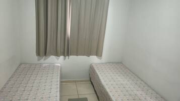 2 quartos, ferros/tábuas de passar roupa, Wi-Fi de cortesia