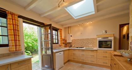 Maison Tauzia - Four Bedroom Villa, Sleeps 8