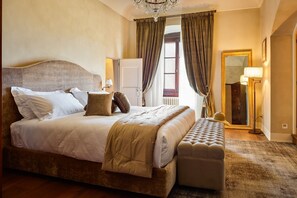Room - Borgo San Lorenzo Castle (Corniolo)