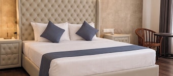 Araliya Villa- Luxury 3-Bedrooms, Private Pool & Sea Views. Breakfast Included.