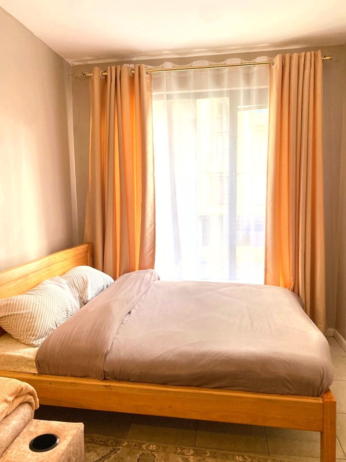 Iron/ironing board, internet, bed sheets