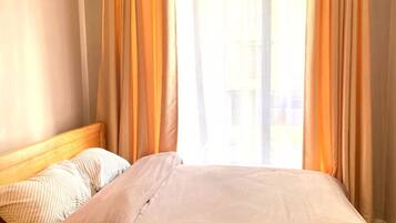 Iron/ironing board, internet, bed sheets