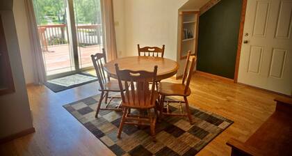 Lovely 2-bedroom house with AC in beautiful St. Cloud