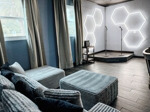 Interior - Riverfront Retreat - Pool, Karaoke, Ping Pong, Foosball & Hammocks (Jacksonville)