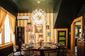 Dining - Casa Lita – Colorful Historic Family Home in the Railyard (Santa Fe)