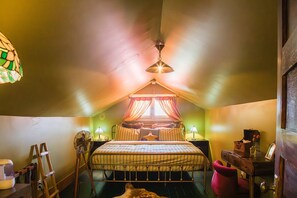 Room - Casa Lita – Colorful Historic Family Home in the Railyard (Santa Fe)