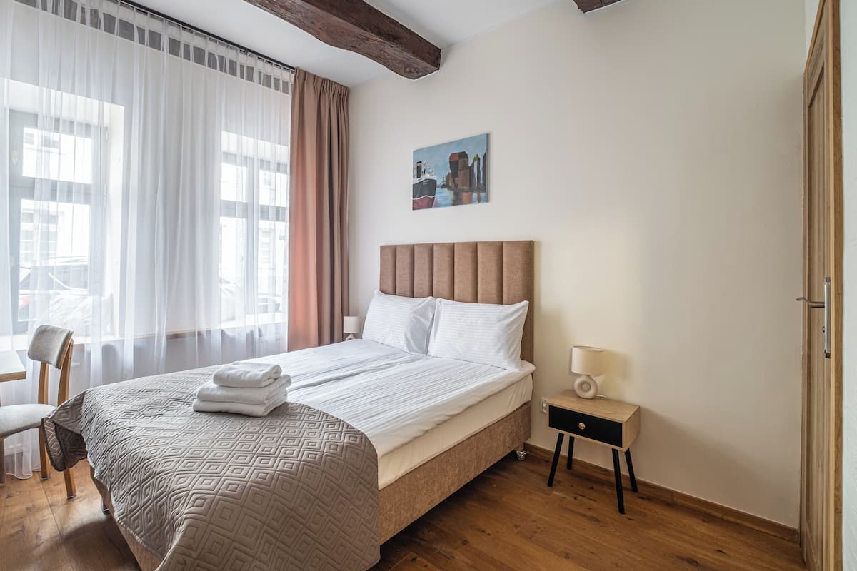 Quarto casal standard | Roupas de cama antialérgicas, cortinas blackout, quartos à prova de som